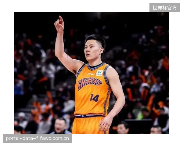 上海队锋线李弘权赛季表现优异，入选一阵并成为球队稳定得分点。